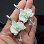 Kolczyki orchidee z kryształami - biel i srebro - kolczyki orchidee