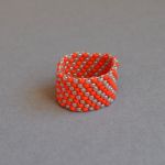 Pierścionek koralikowy szaro-pomarańczowy - pierścionek na prezent