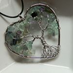 Wire wrapping, wisiorek z fluorytem, serce - 