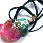 Kwarc tęczowy, duży surowy kamień w oplocie wire wrapping, wisiorek - 