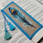 Zakładka z haftem - pawie piórko. - 