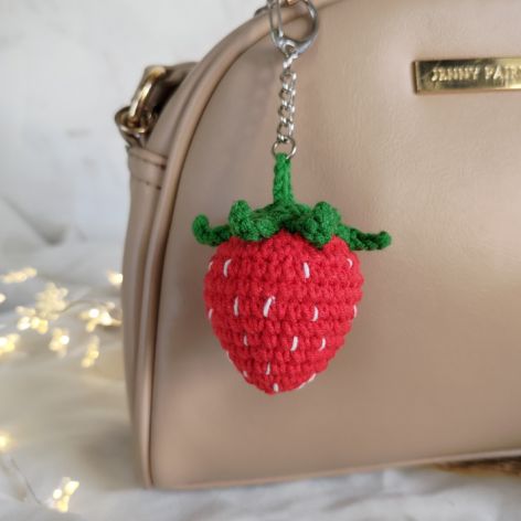 Brelok truskawka, Brelok do kluczy, Brelok dla dziecka, Zawieszka truskawka