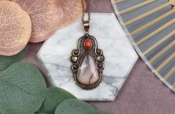 Miedziany ozdobny wisiorek z jaspisem i koralem #550