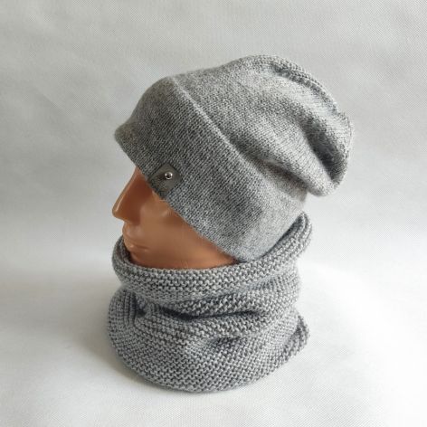 Komplet ręcznie robiony na drutach z alpaką, szary.