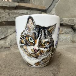 Porcelanowy kubek ręcznie malowany Kot w kocimiętce 