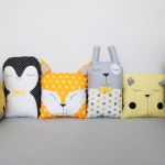 Poduszka dekoracyjna chmurka, szara w kropki - 