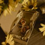 KOLCZYKI Z KWIATEM SŁONECZNIKA  - kolczyki drewniane słonecznik