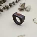 Drewniany pierścionek z kamieniem słonecznym - null