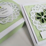Kartka W DNIU ŚLUBU zielono-biała - Zielono-biała kartka ślubna w pudełku