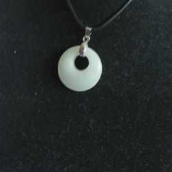 Jasnozielony awenturyn, kółko z dziurką, wisiorek uniseks