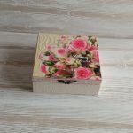 Szkatułka z różami i dekorem - Ręcznie zdobione pudełko na drobiazgi