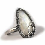 Srebrny pierścionek z kamieniem księżycowym, - pierścionek wire wrapped z kamieniem księżycowym