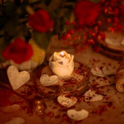 ŚWIECA SOJOWA W KSZTAŁCIE RÓŻY ZAPACHOWA NA WALENTYNKI 