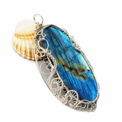 Duży, Srebrny wisior z kaboszonem labradorytu