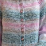 Pastelowe barwy sweter z bufiastymi rękawami - bawełniany oversize