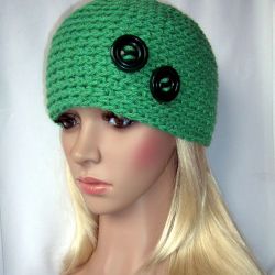 Zielona ozdobna czapka z guziczkami