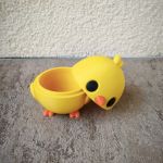 Pojemnik na Kinder Jajko „Kurczaczek” – otwierany, wielkanocny pojemnik na słodki upominek - Pojemnik rozkłada się na pół