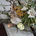 stroik Wielkanocny na stół z ptaszkami - całość idealnie ze sobą pasuje