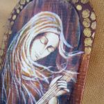 Anioł z mandoliną - obraz na desce - widok boczny