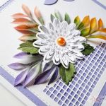 Kartka URODZINOWA z białym kwiatem - Biało-fioletowa kartka na urodziny w ozdobionej kopercie