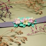Szara opaska elastyczna z kolorowym bukiecikiem - Szara opaska z kwiatkami
