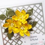 Kartka MŁODEJ PARZE z żółtymi kwiatami - Biało-żółta kartka ślubna z kwiatami