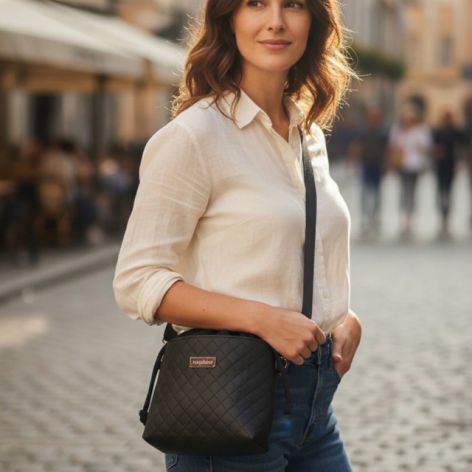 Czarna pikowana listonoszka z kominem