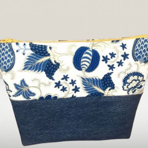 Kosmetyczka materiałowa solidna, stylowa ,praktyczna,jeans
