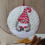 Hafowana zawieszka - zimowy krasnal - ozdoba na choinkę. - 