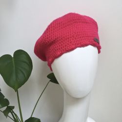 Beret czapka amarantowy dziergany szydełko