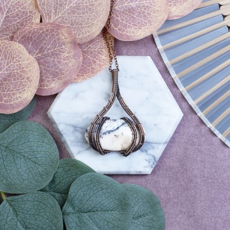 Miedziany wisiorek wire wrapping z opalem dendrytowym #523