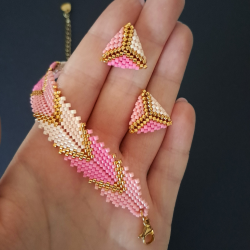 Różowy Komplet Biżuterii "Pink Chevron"