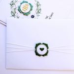 Zaproszenie komunijne biało-zielone z Hostią - Zaproszenie komunijne w ozdobionej kopercie