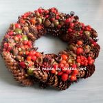 Jesienny wianek z żołędzi, róży i jarzębiny 32cm - 