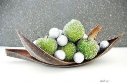 Dekoracja "Srebrne kule wśród zielonych jabłek"