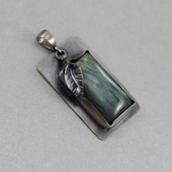 Labradoryt w srebrze - wisior liść