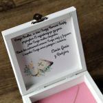 Pudełko na łańcuszek - prezent na komunię 3 - Personalizowane pudełko na łańcuszek z okazji pierwszej komunii świętej, prezent komunijny, pamiątka na komunię komunia dziewczynka