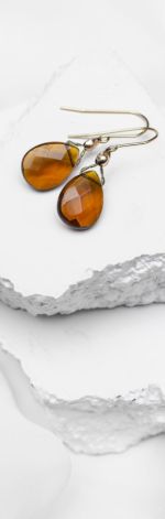 Kolczyki z kwarcem naturalnym.