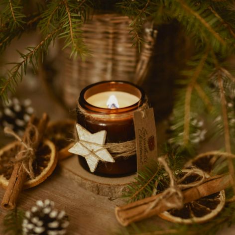 Świeca sojowa o świątecznym zapachu 