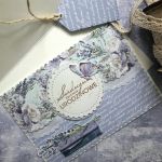 Kartka urodzinowa z motywem lawendy - Jasnokremowe wnętrze kartki i tył etykietki