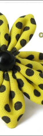 Broszka żółta w czarne kropki