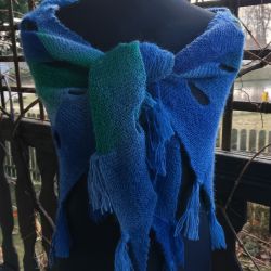 Niebiesko turkusowa chusta na drutach