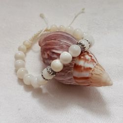 Bransoletka z muszli perłowej ivory pleciona makrama Bransoletka z muszli perłowej ivory pleciona makrama