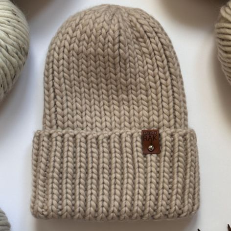 Gruba wełniana czapka oversize z bardzo szerokim wywinięciem-piaskowa