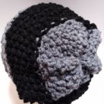 Ciekawa czapka zimowa dziergana - bardzo ciepła w kolorach szarym i czarnym