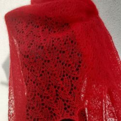 Czerwona chusta Ishbel z jedwabiem
