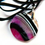 Wielobarwny okrągły agat z kryształem, duży wisiorek na rzemieniu - 