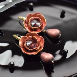 Eleganckie kolczyki kwiaty ze szklaną kroplą