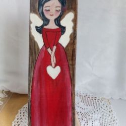 Anioł w czerwonej sukience-  malowany na desce