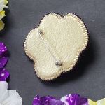 Broszka autorska kwiatek Bratek Fiołek haftowana cekinamy i koralikami Handmade - Broszka autorska kwiatek Bratek Fiołek